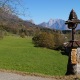 Scultura e paesaggio sulla via della casa